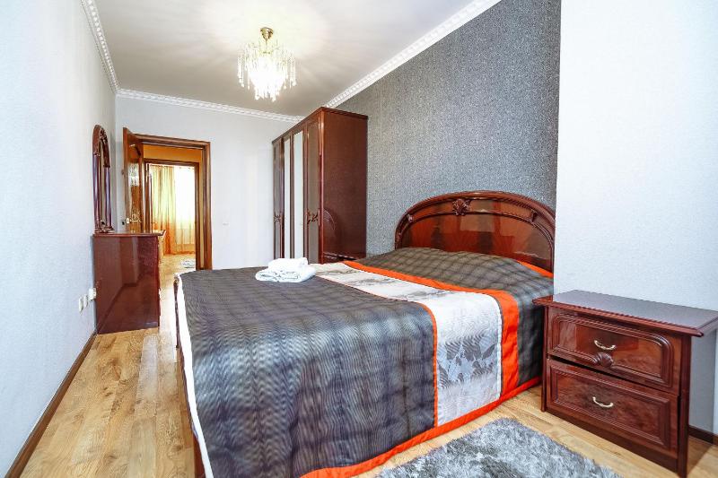 Two bedroom apartment on Syganak street 64-1 — отель с удобствами в Астане