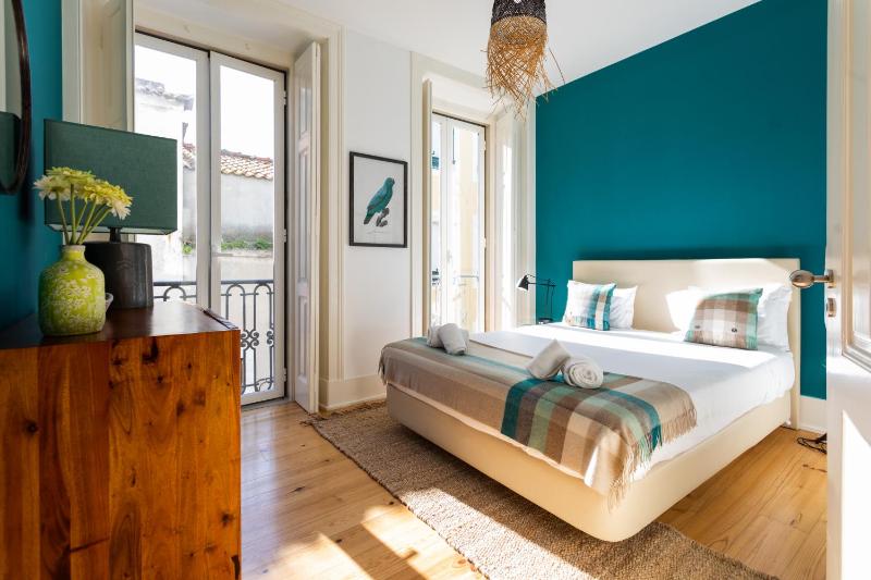 Цены на Santa Catarina Apartments by Les Deux Mariettes в Лиссабоне