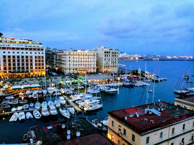 Oasi Santa Lucia — отель с удобным расположением в Неаполе