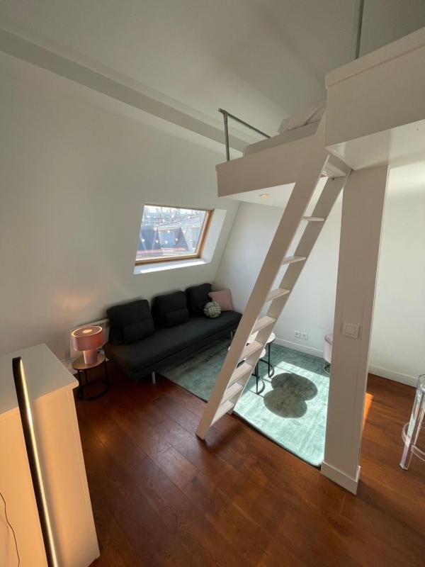 Beautiful Lincoln Apartment — отель в Париже, Франция