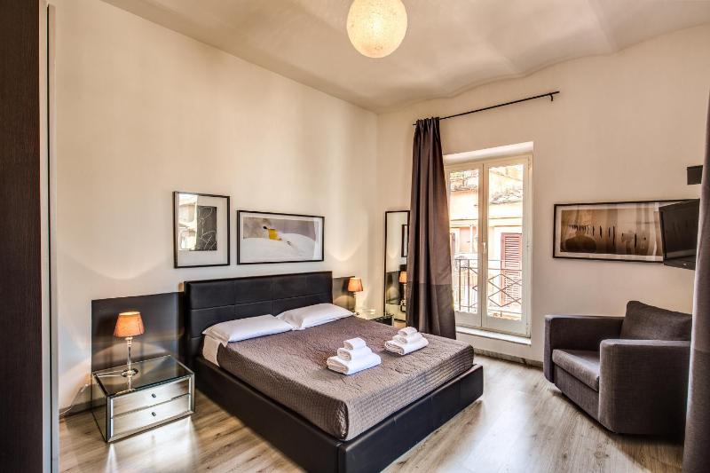 Цены на Lovely apartment with balcony in Campo de' Fiori в Риме