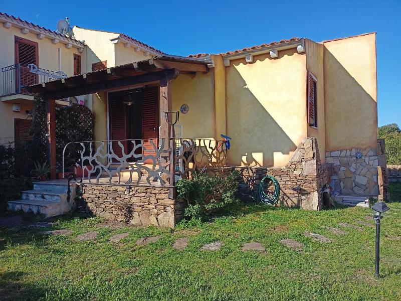 Melania Tanaunella a Budoni - Casa vacanze con giardino