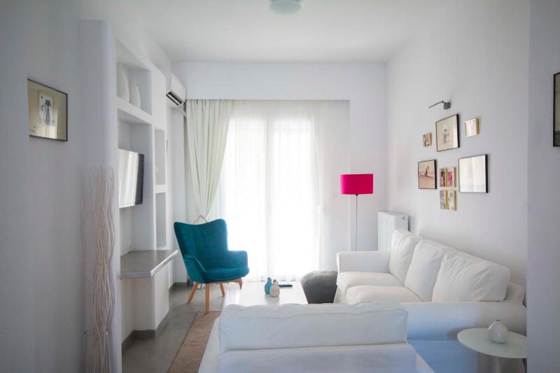 Marina's Luxury Apartment close to Acropolis — забронировать отель в Афины