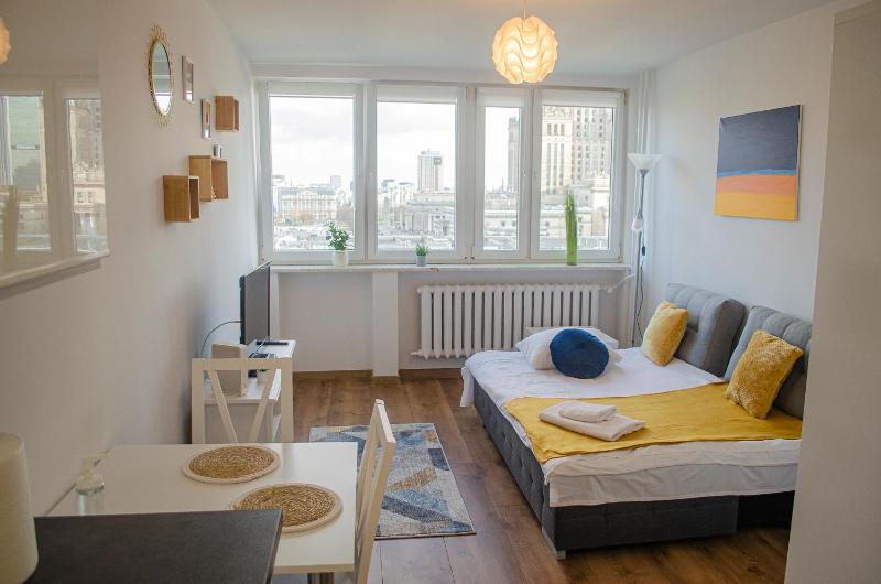 Sweet Life Apartment next to metro station — забронировать отель в Варшаве