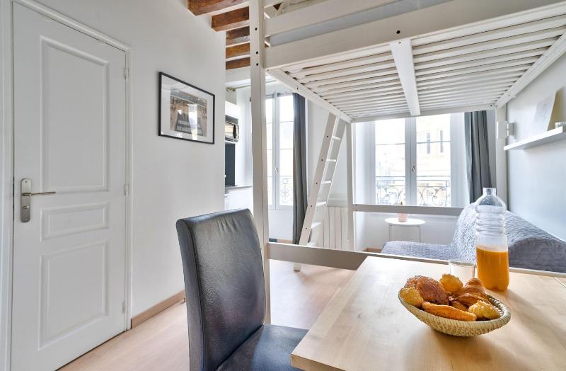 Pretty Mezzanine Studio in the Heart of Paris (2F) — отзывы гостей и цены