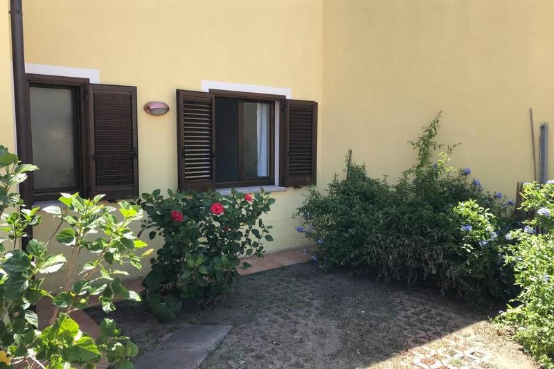 Residenza del Sole a Valledoria - Spazioso alloggio con giardino