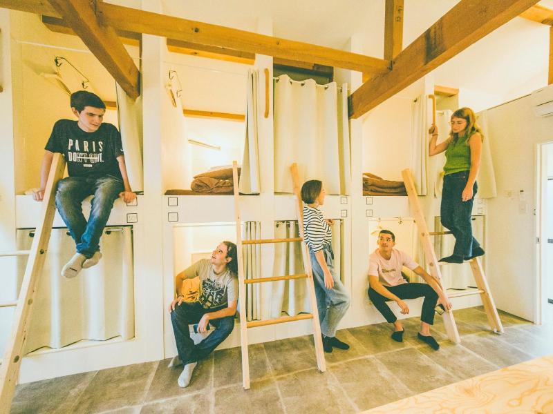 Hippo Hostel and Cafe Bar — отель с удобствами в Осаке