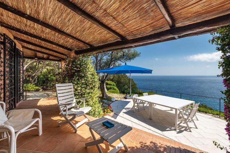 Villa Mistral a Maracalagonis - Lussuosa villa con piscina