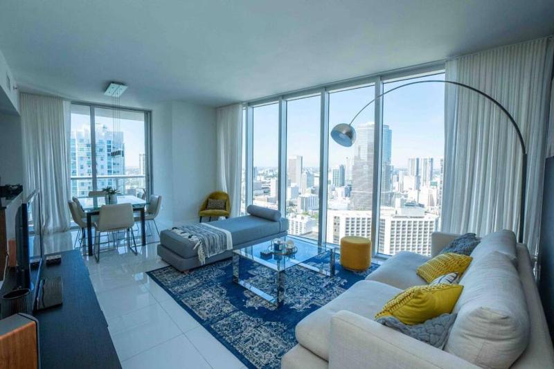 Icon Brickell -LUX 2 Bedroom with City & Bayview — отель с удобствами в Майами