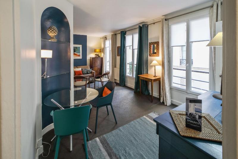 Nice flat at a 8 min walk from the Eiffel Tower in Paris - Welkeys — отзывы гостей и цены