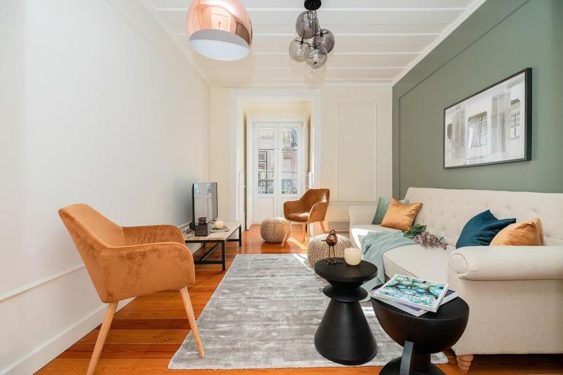Stunning & modern 2 Bedroom Apartment in Chiado — отель с удобным расположением в Лиссабоне