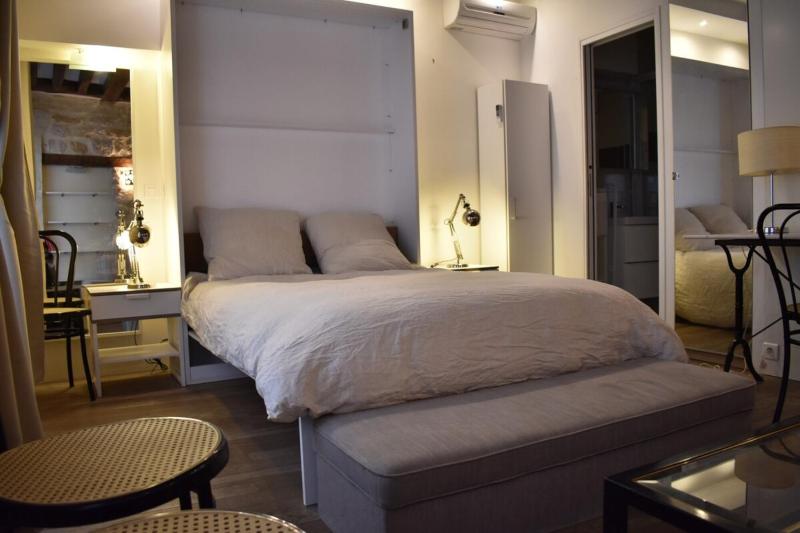 Charming studio near Republique and Le Marais — отель с удобным расположением в Париже