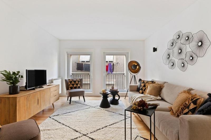 Цены на Beautiful 2 Bedroom Apartment in Bairro Alto в Лиссабоне