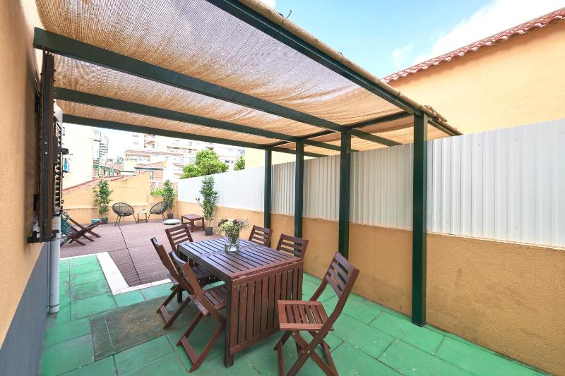Idyllic Lisbon Apartments With Amazing Courtyard, By TimeCooler — отель в Лиссабоне, Португалия