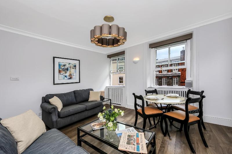 10 Curzon Street by Mansley — забронировать отель в Лондоне