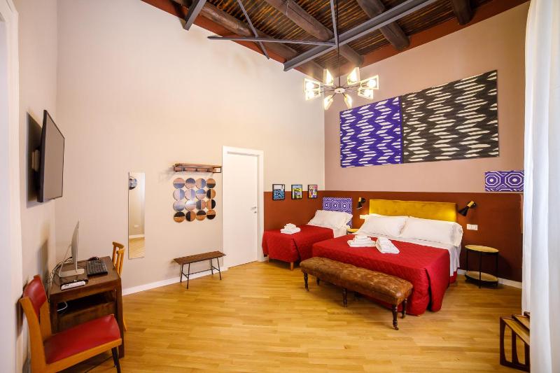 Design Apartments next Bellini Square — отель с удобствами в Неаполе
