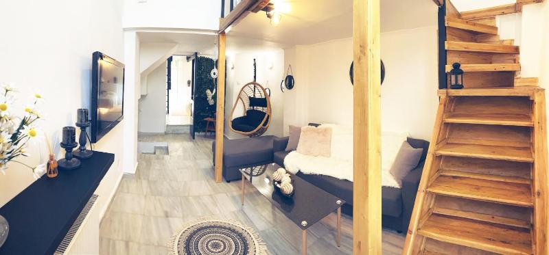 Thisio Loft — отель с удобствами в Афины