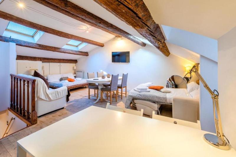 Cozy Attico dei Furlani up 4 persons, WIFI and A/C — отель в Венеции, Италия