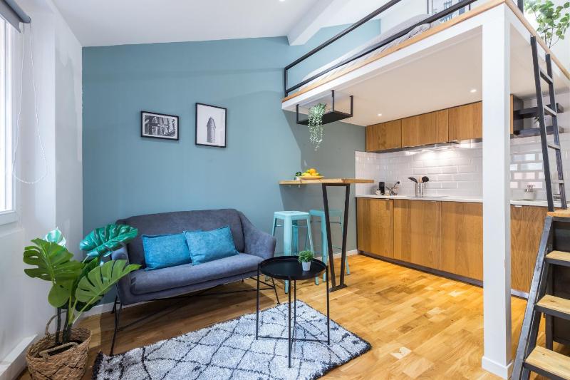 1 GALLO LOT 2 - Studio Mezzanine en plein coeur du vieux Nice — отель с удобствами в Николь