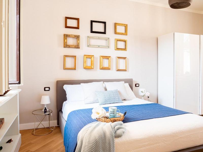 The Best Rent - Lovely one bedroom apartment close to San Babila — отель с удобным расположением в Милане