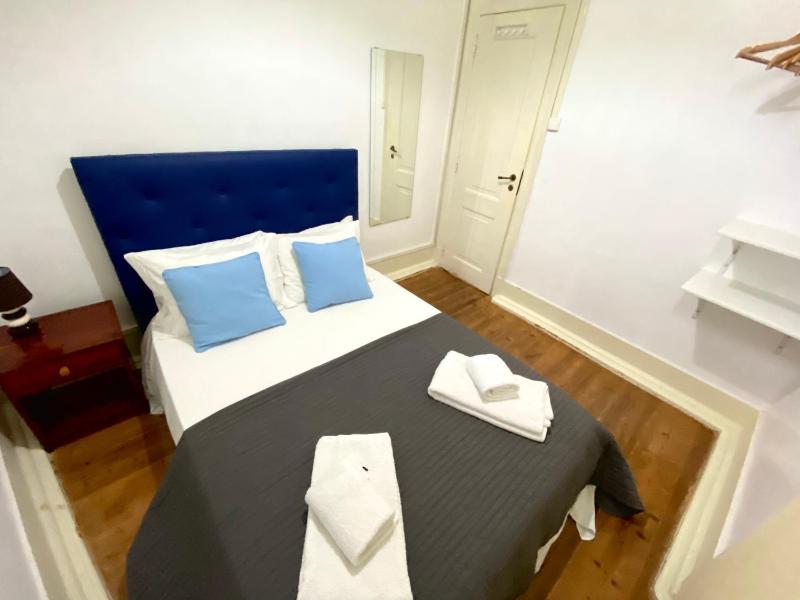Chiado Central Cute Little double room with shared bathoom Relax in center of Lisbon — отель с удобствами в Лиссабоне