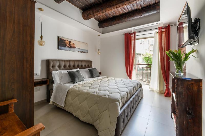 Residenza San Gregorio Armeno — отель с удобным расположением в Неаполе