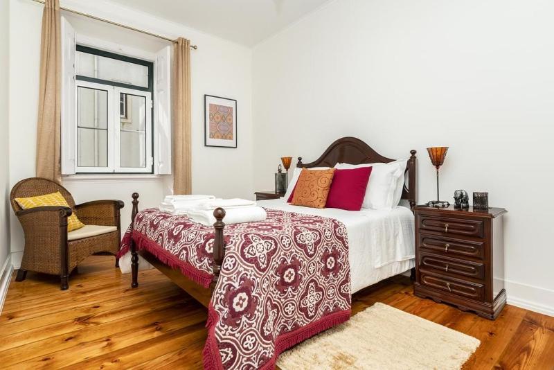 Exotic M2 R2 - Comfortable Classy Double Room with Shared Bath — забронировать отель в Лиссабоне