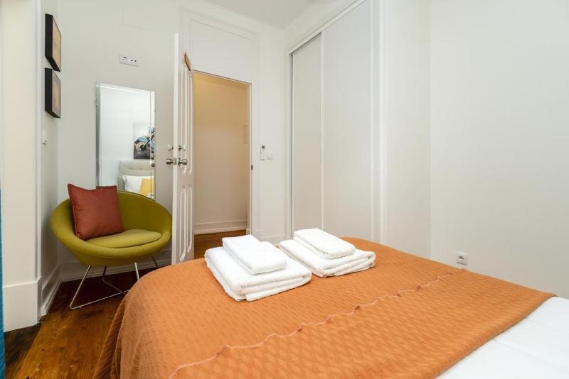 Amazing Double room with En-suite Bathroom, Central Lisbon Listed Instant Book on — отзывы гостей и цены