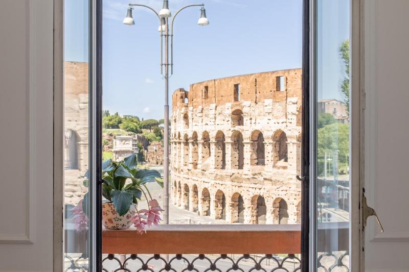 IFlat Unforgettable in front of Colosseum — комфортный отель в Риме