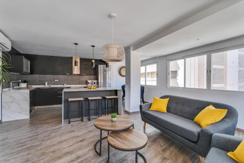 Luxury apartment city center — отель с удобным расположением в Аликанте