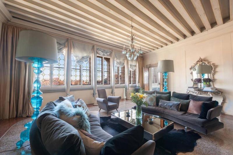 Ca' Erizzo dream apartment, spectacular views from the amazing terrace! — отель с удобствами в Венеции