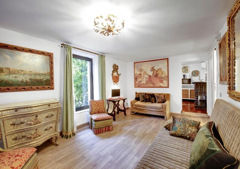 Venetian Apartment Accademia Dorsoduro District — отель с удобным расположением в Венеции