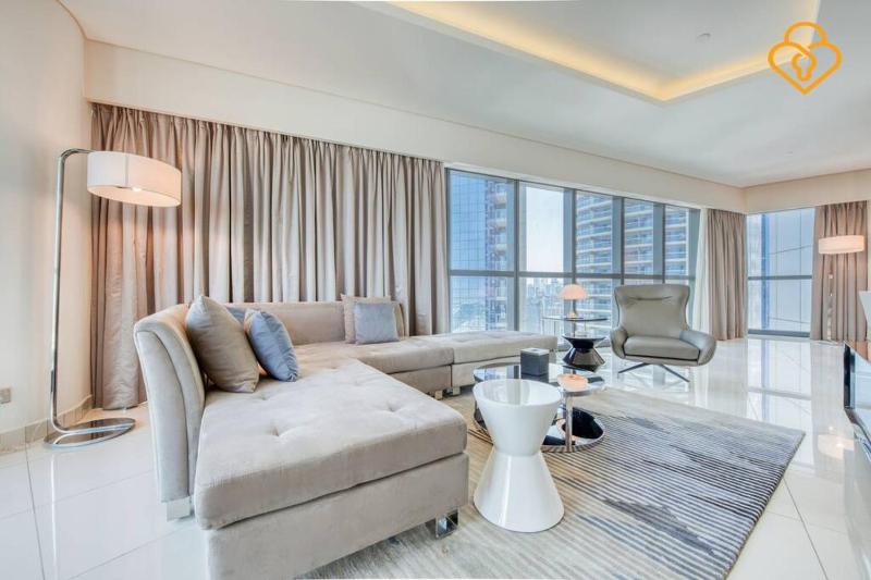 Keysplease 5* 2 B/R Apt, Damac Paramount Residence — отель с удобным расположением в Дубае