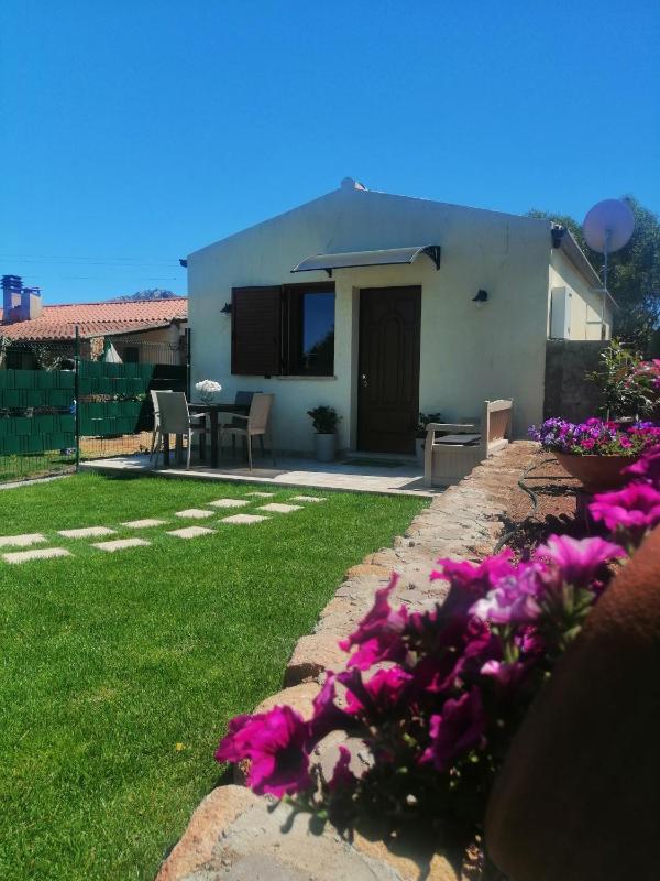 La LocanDina a Olbia - Grazioso appartamento con giardino