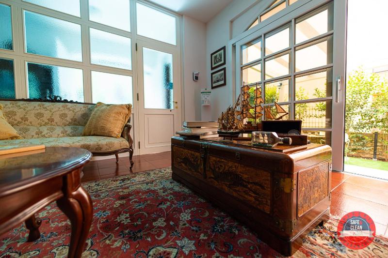 Villa Vittoria a Sorso - Affascinante B&B con Giardino
