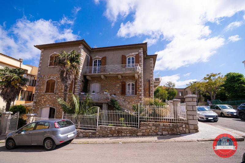 Villa Vittoria a Sorso - Affascinante B&B con Giardino