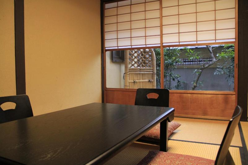 Demizu Machiya Machiya Inn — отель с удобствами в Киото