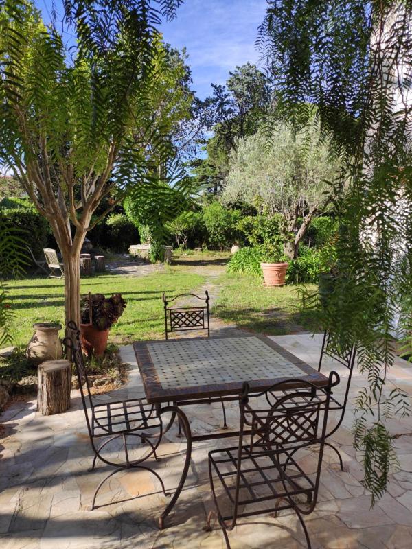 Magnifique Rez de Jardin Tropezien — комфортный отель в Сент-Тропезе