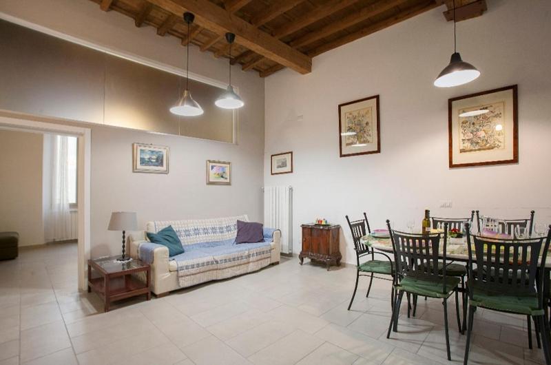LG House with balcony near Ponte Vecchio — забронировать отель в Флоренции