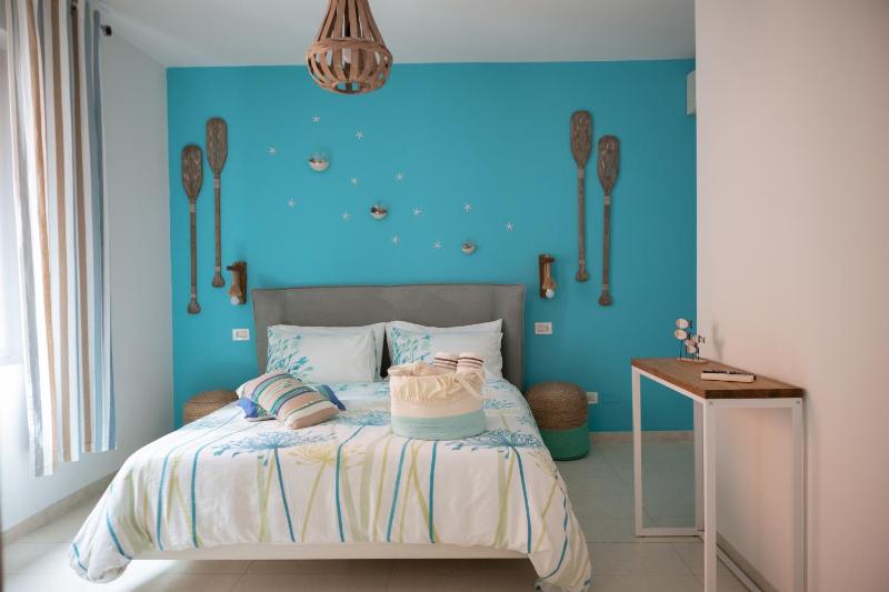 Intra Rooms a Olbia - Camere Moderne con Parcheggio