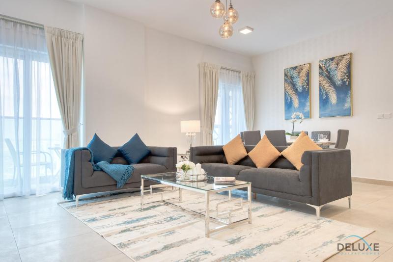 Splendid 2BR in Victoria Residency Al Furjan by Deluxe Holiday Homes — отель с удобным расположением в Дубае