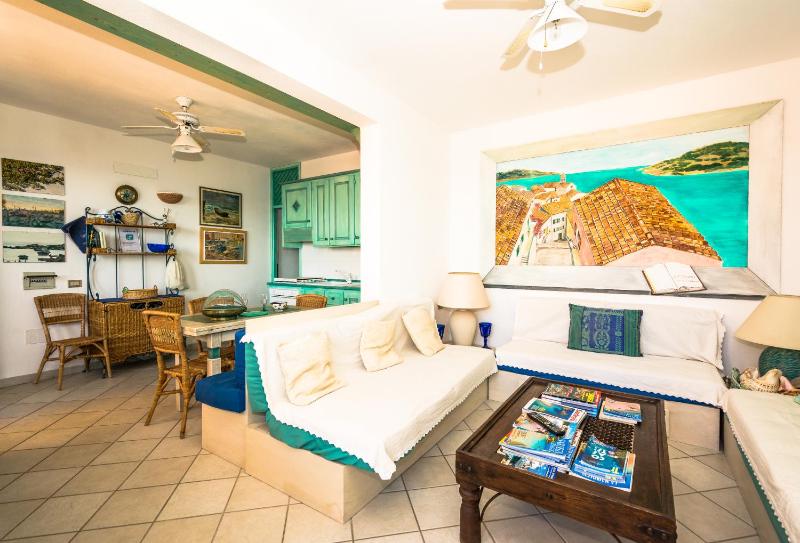 Casa di Punta nera a La Maddalena - Fronte Mare