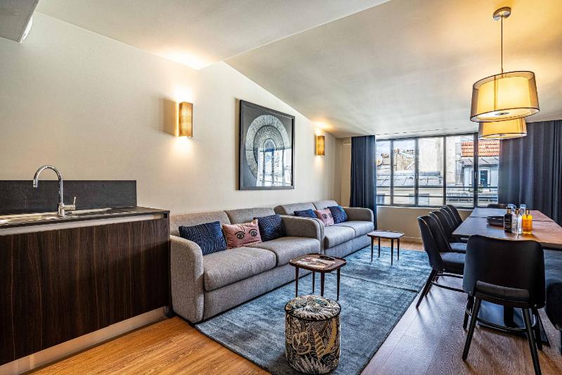 135 - Urban Five Star Apartment in Center of Paris — забронировать отель в Париже