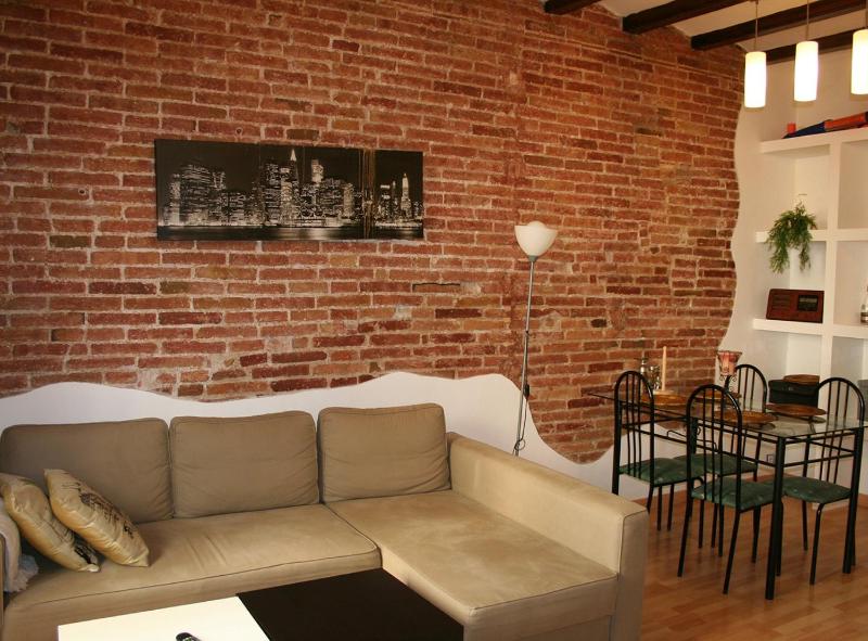 Rustic 2 bedroom apartment Poble Sec — забронировать отель в Барселоне