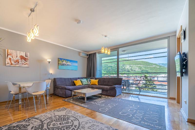 Sea View Apartments in Budva — отель с удобным расположением в Будва