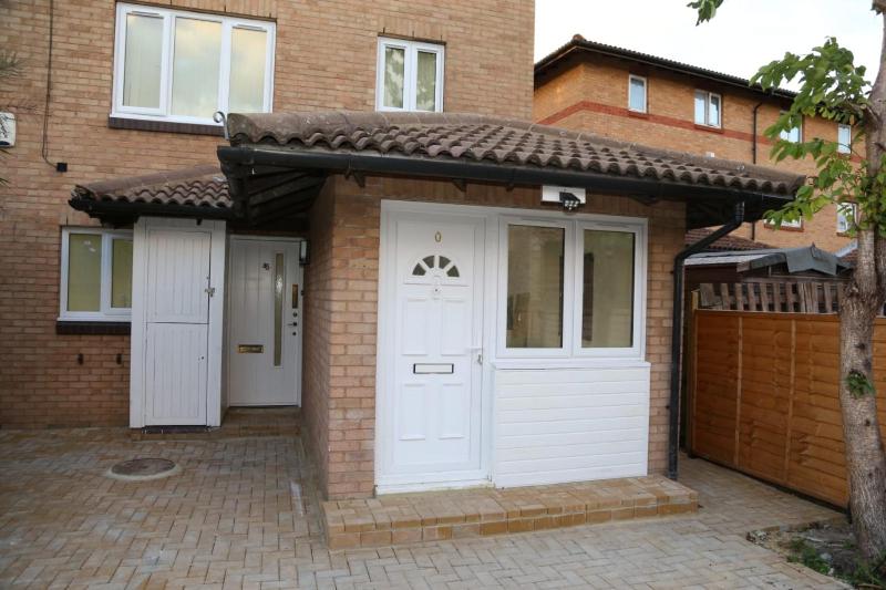 Budget Ensuite Room in Thamesmead — отель с удобным расположением в Лондоне