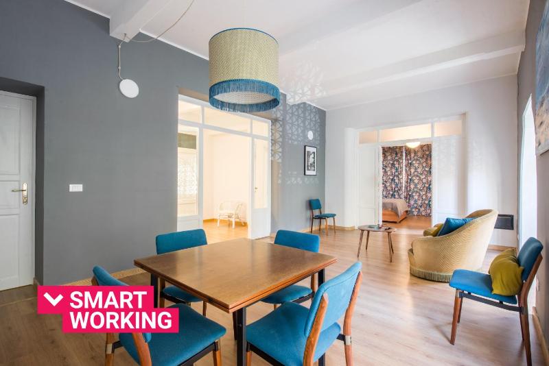 Vintage Style Apartment near Via Roma — отель с удобствами в Палермо