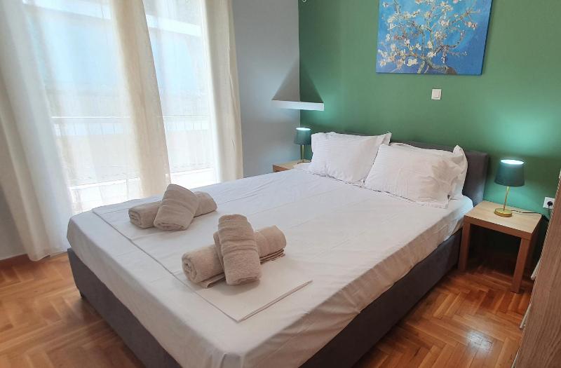 Athens city center apartment next to metro & close to Acropolis — забронировать отель в Афины