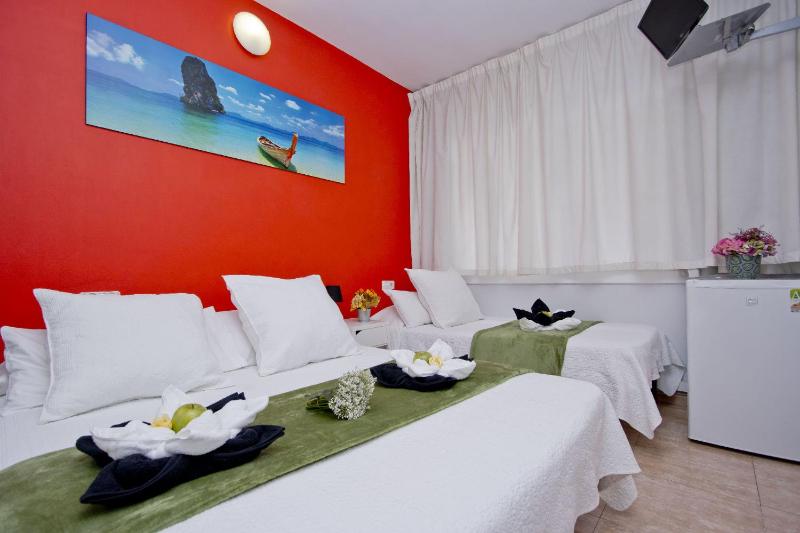 Barcelona City North Hostal — отель с удобствами в Барселоне