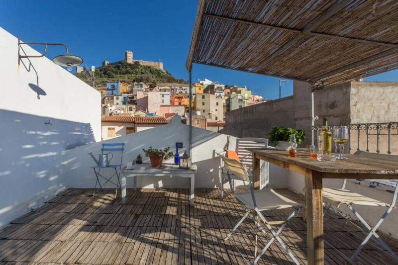 Su Dandaru a Bosa - Spazioso Appartamento Vista Castello